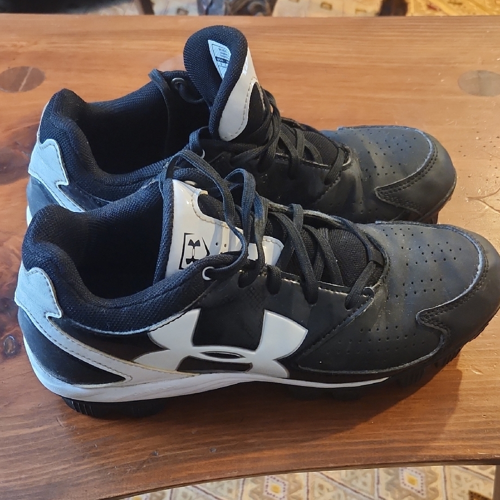 Under Armour Women's Glyde Fastpitch 1264181-011 Black Football Cleats
